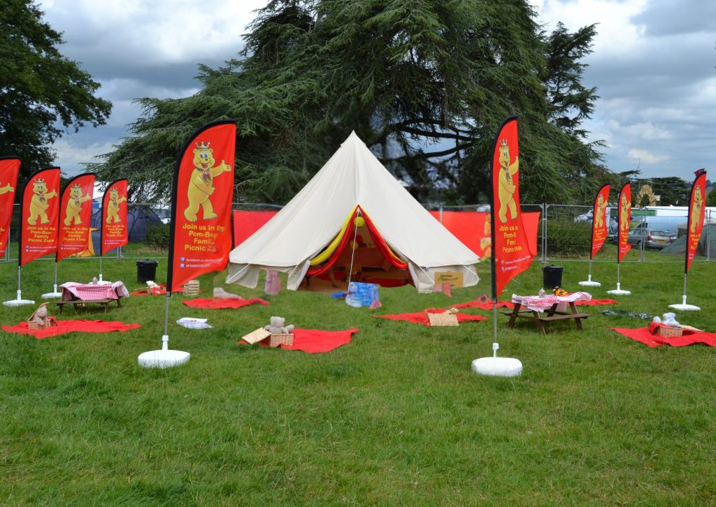 POM-BEAR picnic